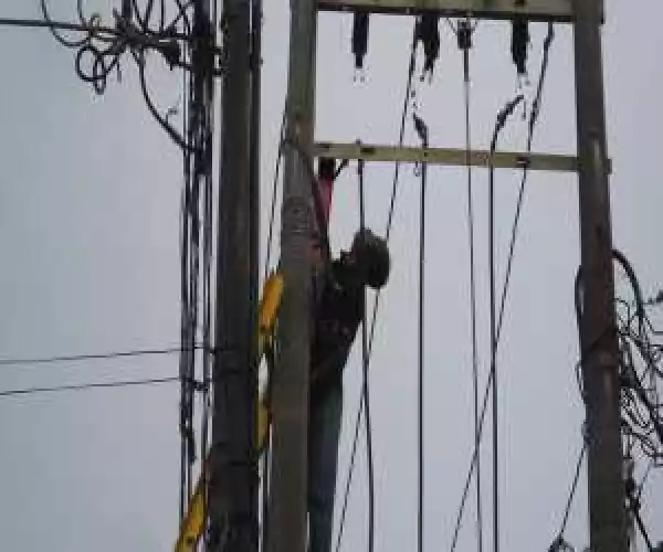 ATBU Student Electrocuted To Death While Drying His Wet Clothes On Unclad Wire